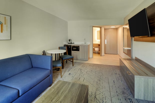 Images Holiday Inn Express & Suites Branson 76 Central by IHG