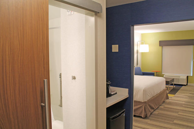 Images Holiday Inn Express & Suites St. Louis South - I-55 by IHG