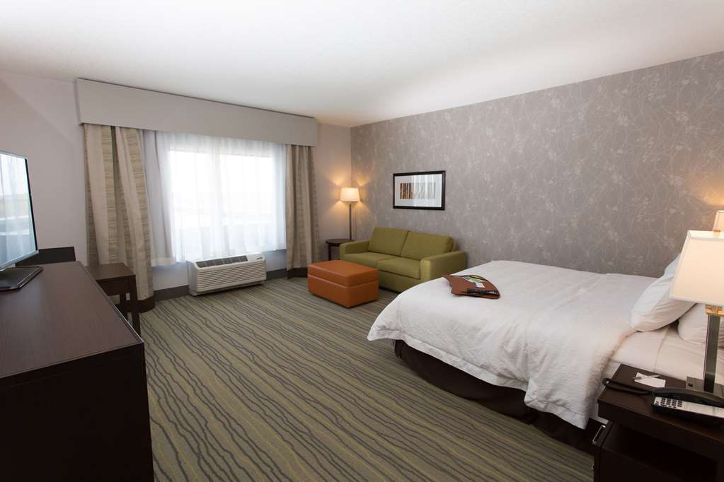 Guest room Hampton Inn by Hilton Lloydminster Lloydminster (780)874-1118