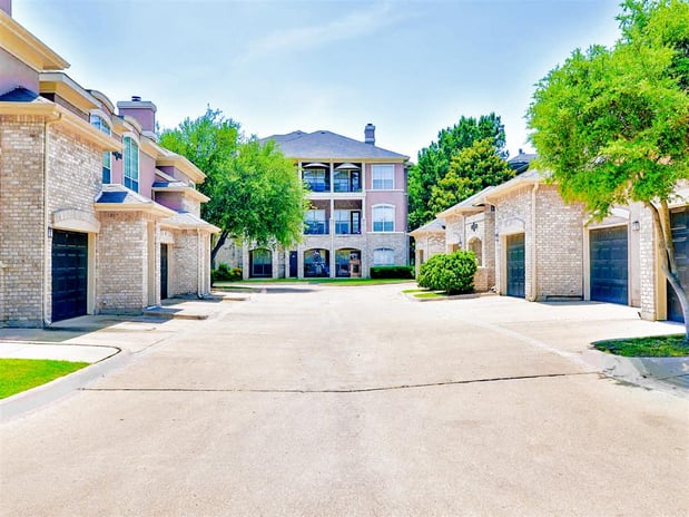 Images Bentley Place Apartments