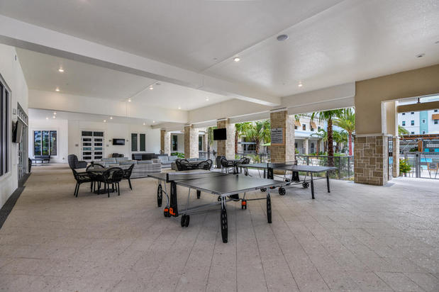 Images Centre Pointe Apartments