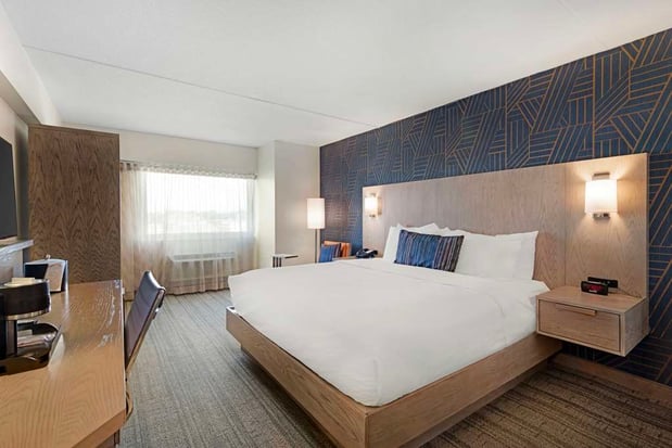 Images Best Western Plus Landmark Inn