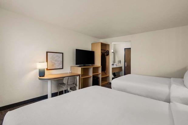 Images Spark by Hilton Fort Wayne