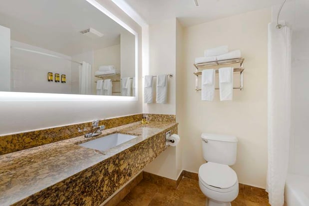 Images Best Western Plus Universal Inn