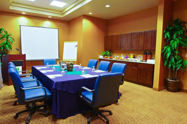 Images Holiday Inn & Suites Phoenix Airport by IHG