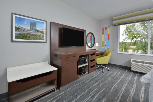 Images Hampton Inn & Suites by Hilton Charlotte North I 485