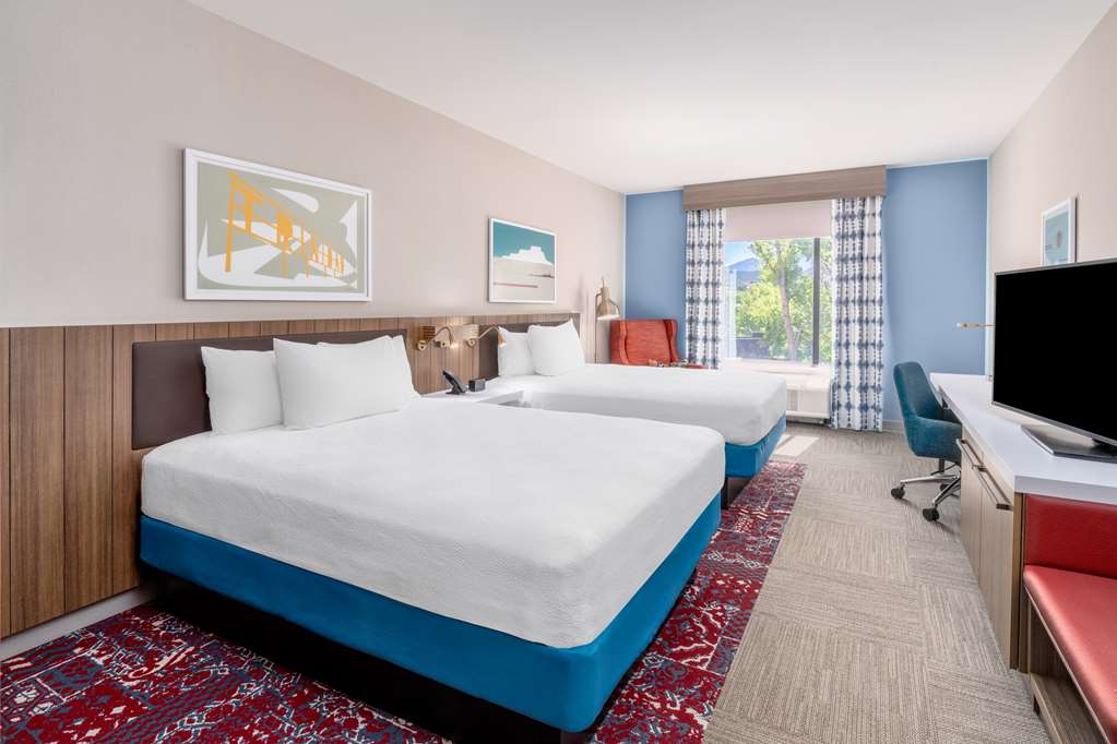 Guest room