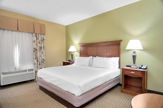 Images Holiday Inn Express & Suites DFW West - Hurst, an IHG Hotel