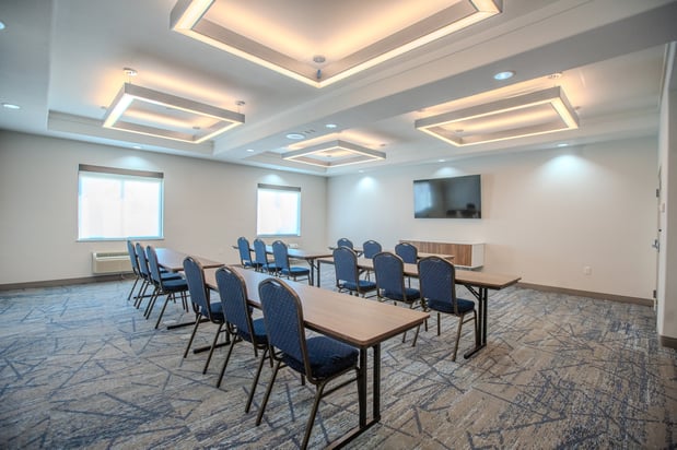 Images Holiday Inn Express & Suites Cleveland by IHG