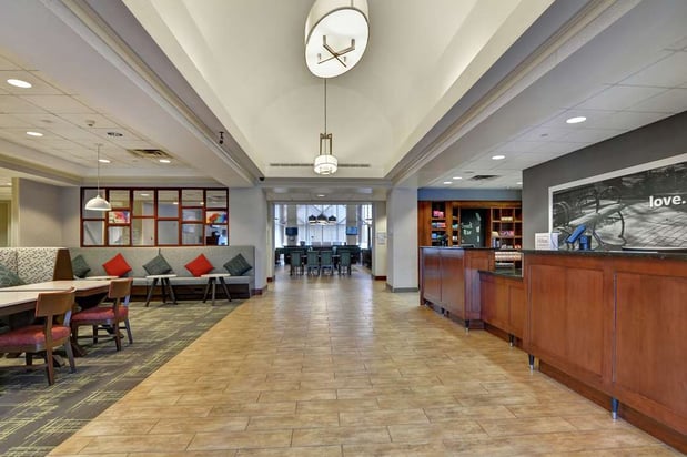Images Hampton Inn & Suites Newark-Harrison-Riverwalk