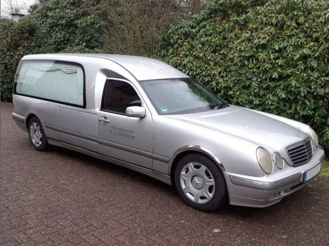 Bild 2 Bestattungsinstitut Matthiesen Tag- und Nachtdienst, Wochenendbereitschaft in Edewecht