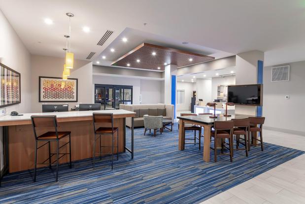Images Holiday Inn Express & Suites Columbus - Worthington by IHG