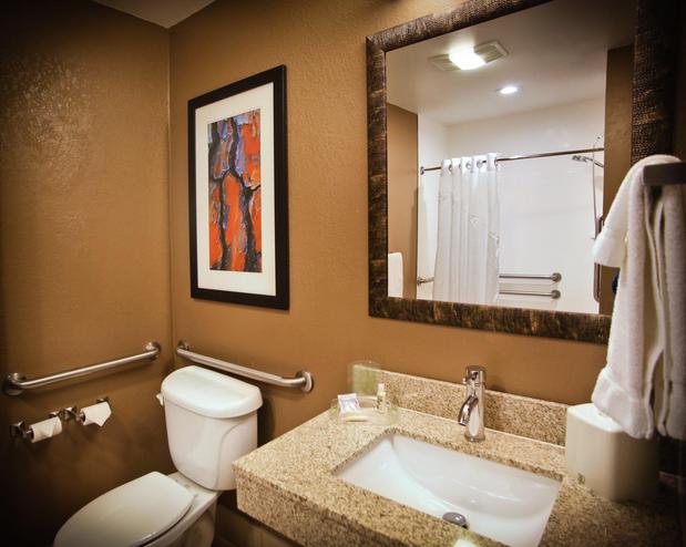 Images Holiday Inn & Suites la Crosse - Downtown, an IHG Hotel