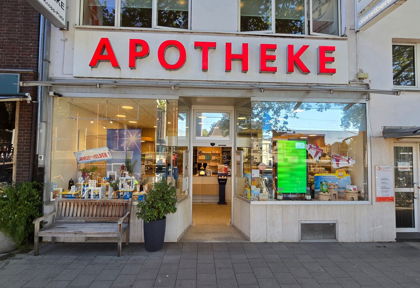 Apotheke am Nikolaus-Knopp-Platz, Nikolaus-Knopp-Platz 24 in Düsseldorf