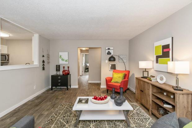 Images The Elliott at College Park Apartment Homes