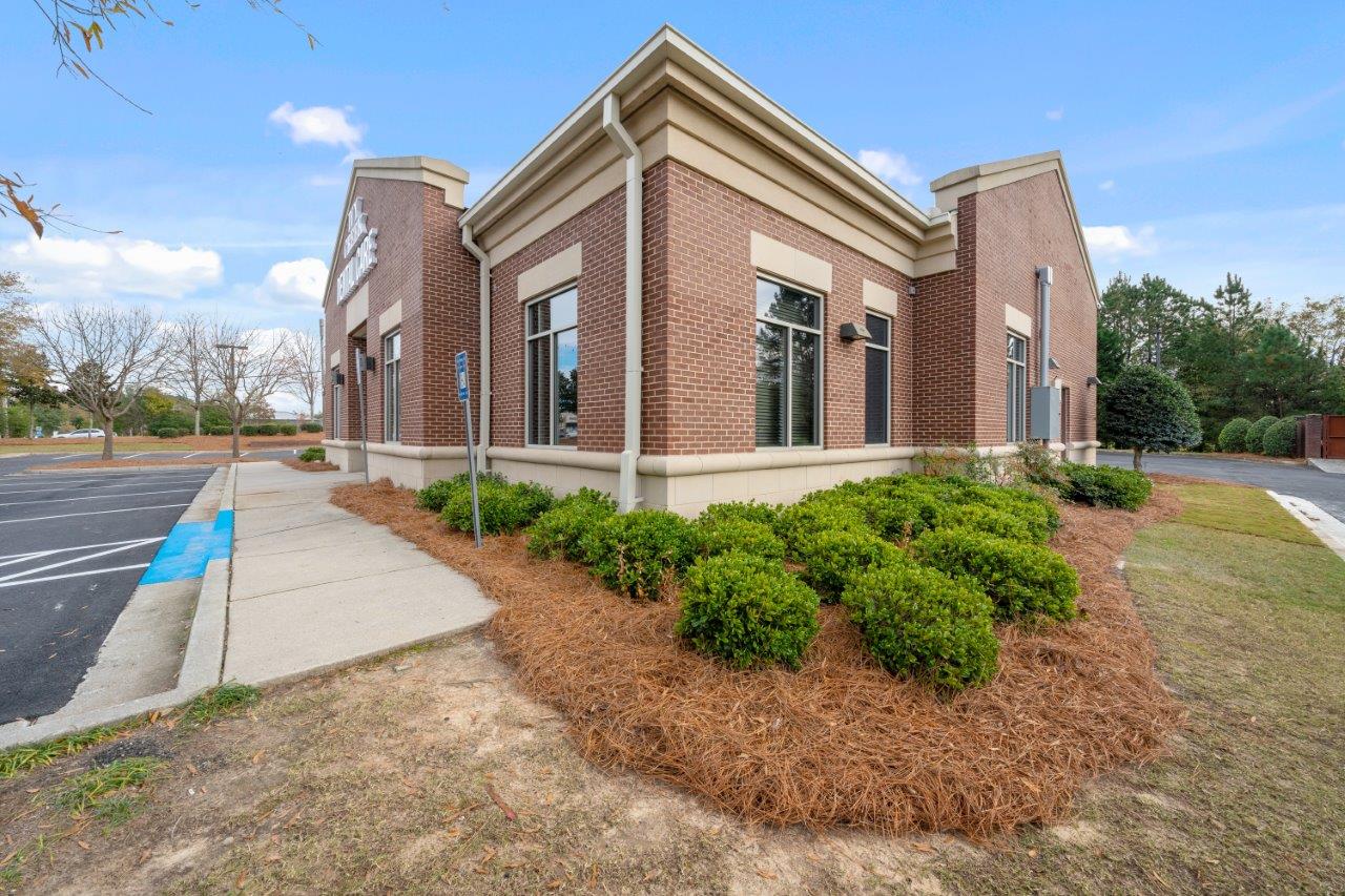 Side of office, Ivy Creek Dental Care. Dentist in Buford, GA. 