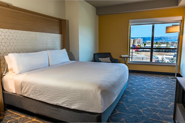 Images Holiday Inn & Suites Oakland - Airport by IHG