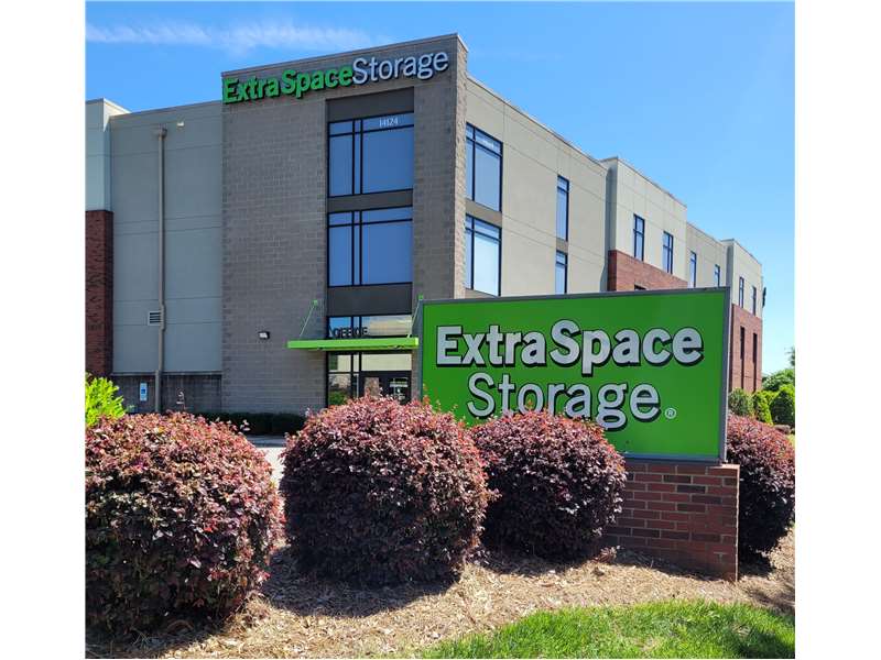 Beauty Image Extra Space Storage Huntersville (704)946-6080