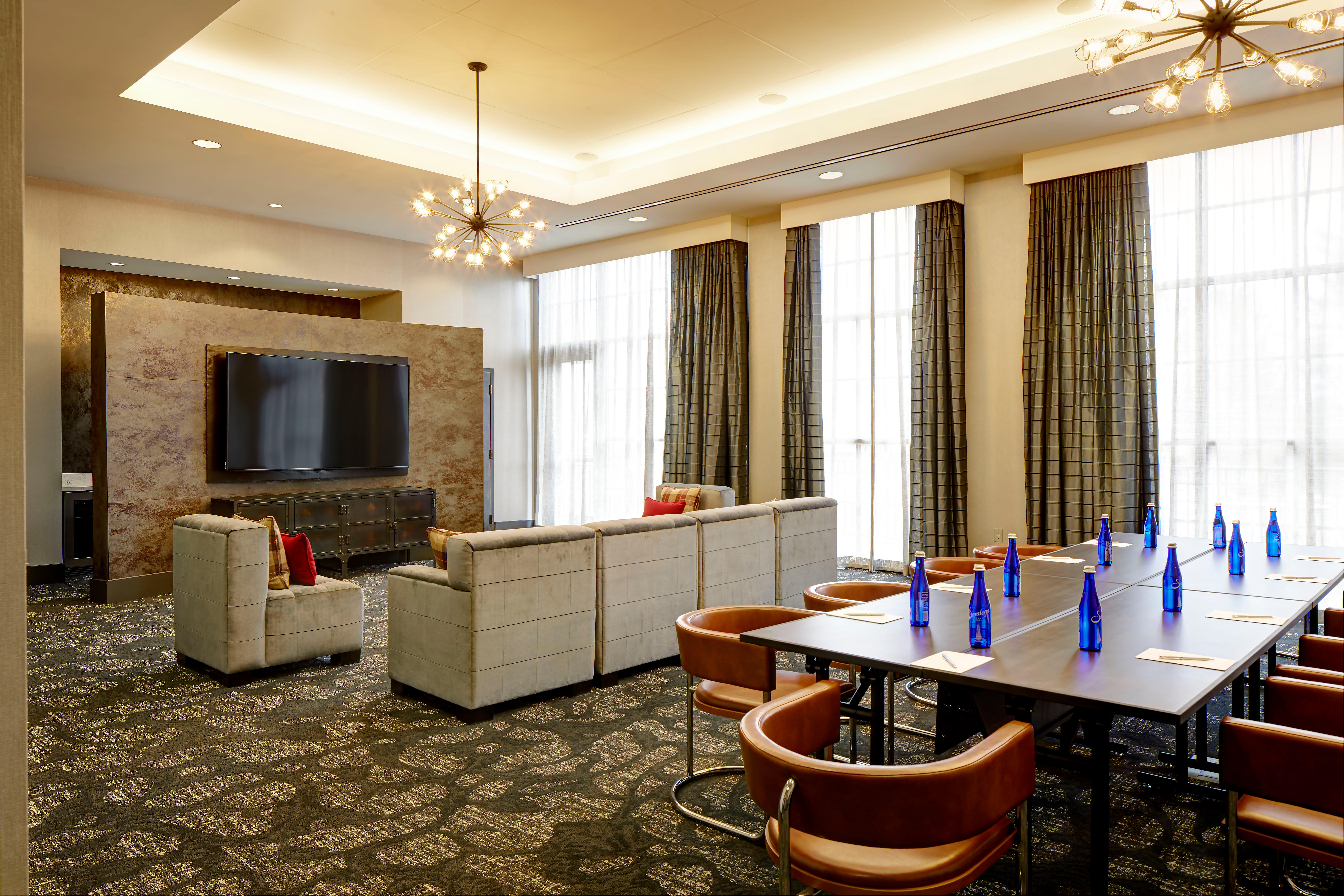 Archer Hotel Burlington - Hospitality Lounge