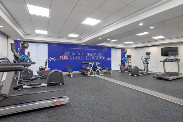 Images Holiday Inn Express & Suites Terre Haute by IHG