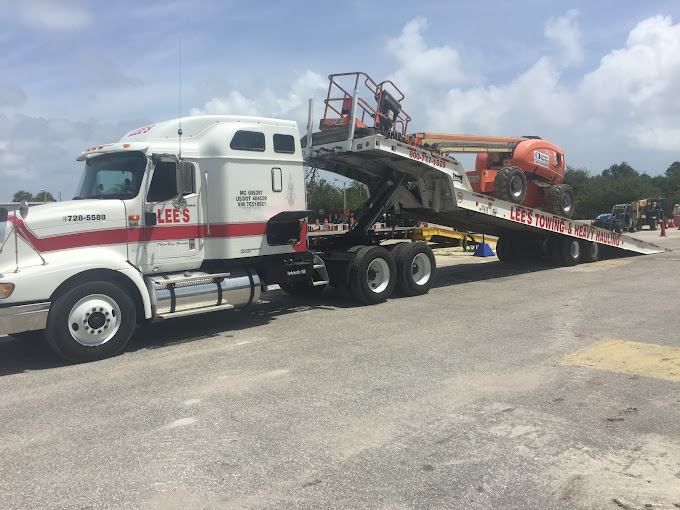 Call Lee's for 24/7 heavy duty towing services!