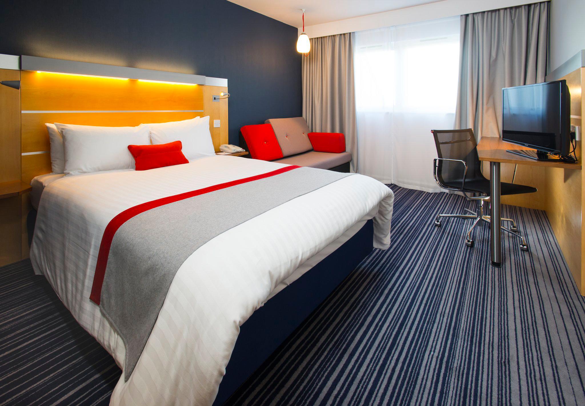 Holiday Inn Express London - Epsom Downs, an IHG Hotel Surrey 01372 755200