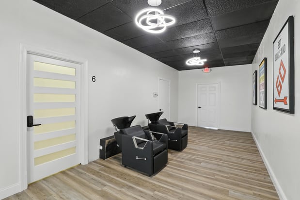 Images The Beauty Bank- Middletown Ohio Luxury Salon Suite & Booth Rental