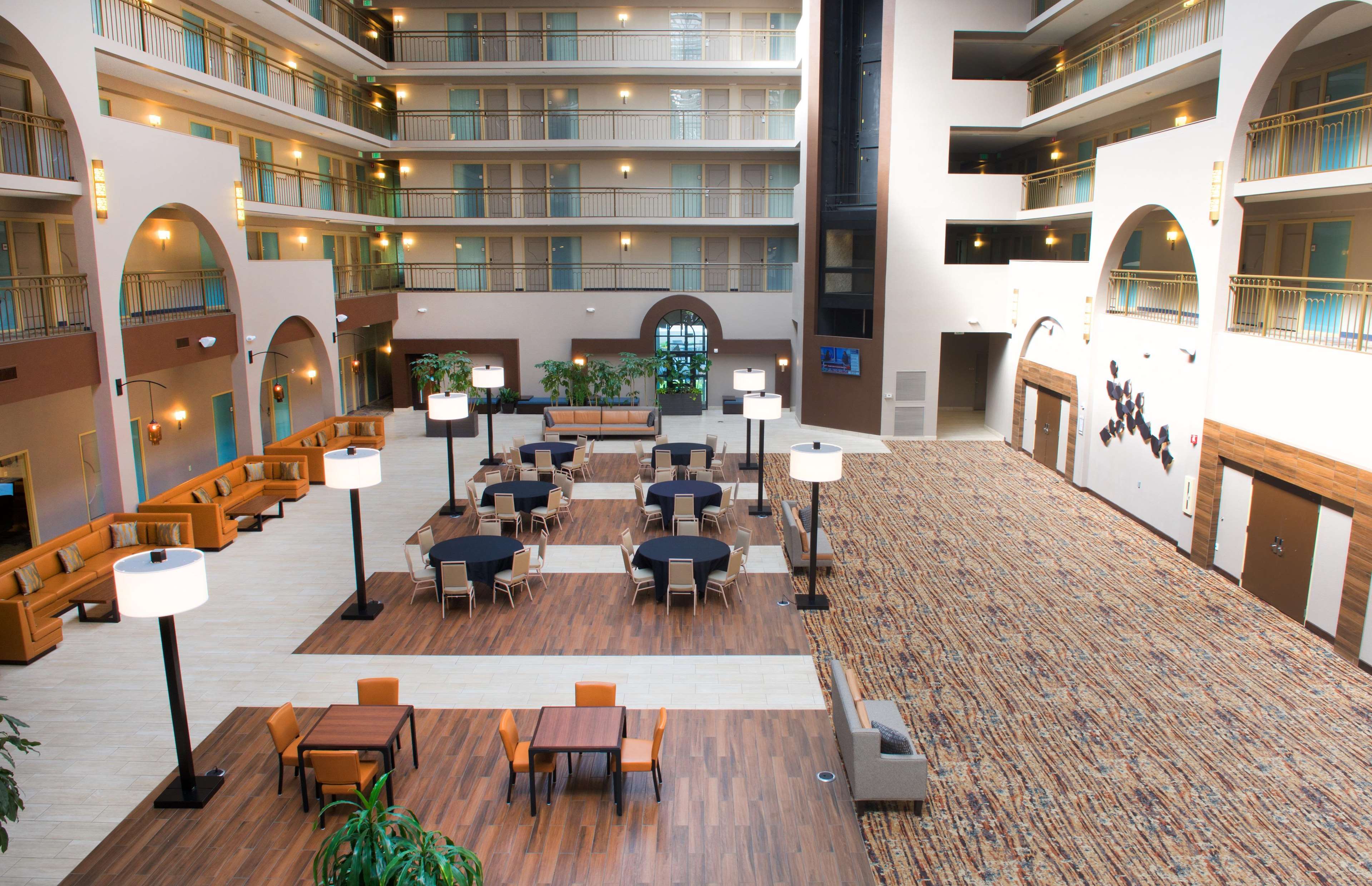 Embassy Suites by Hilton Seattle North Lynnwood Photo