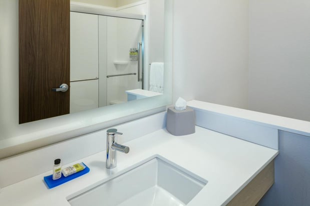 Images Holiday Inn Express & Suites Medford by IHG