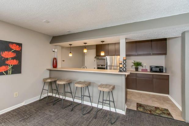 Images The Elliott at College Park Apartment Homes