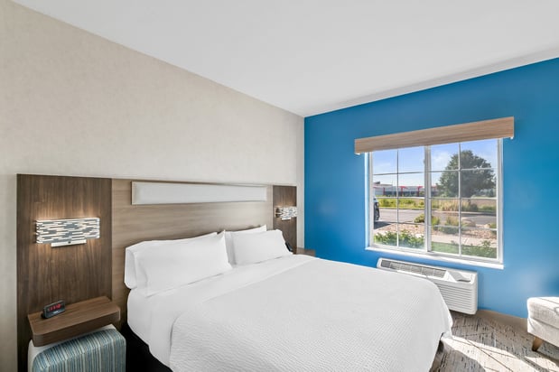Images Holiday Inn Express & Suites Council Bluffs - Conv Ctr Area by IHG