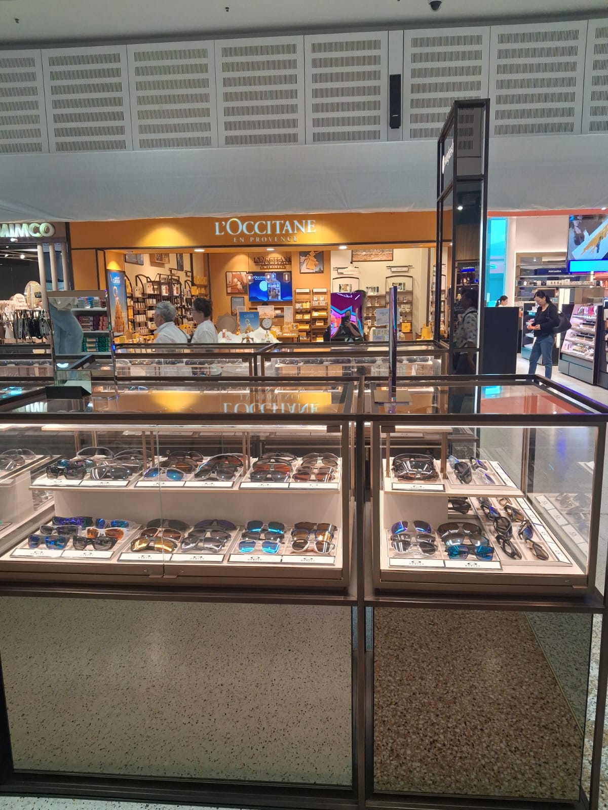 Images Sunglass Hut Sydney Qantas Domestic Terminal