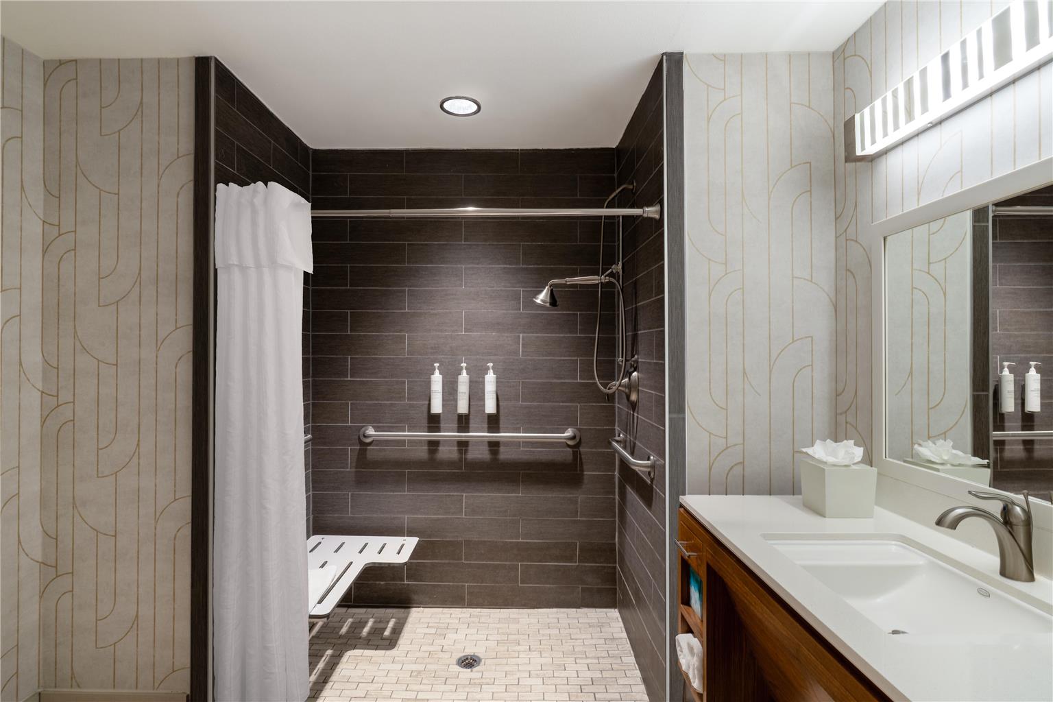 Guest room bath