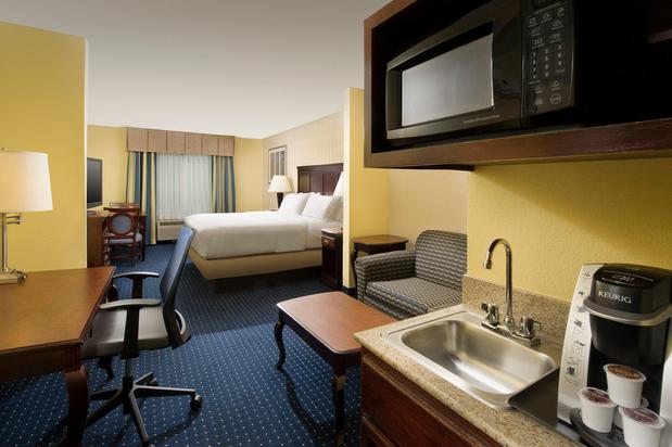 Images Holiday Inn Express & Suites San Antonio West-Seaworld Area by IHG