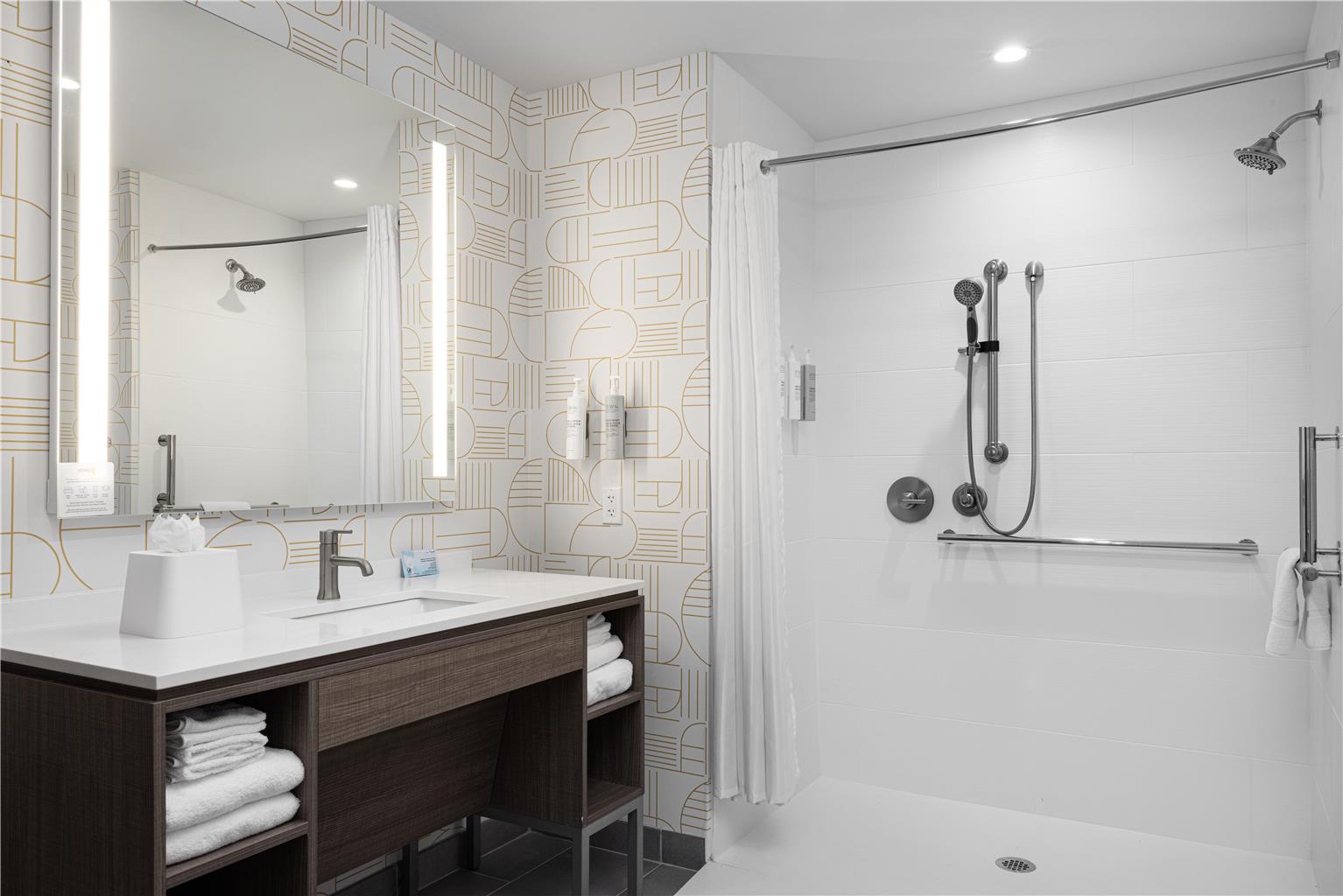 Guest room bath 