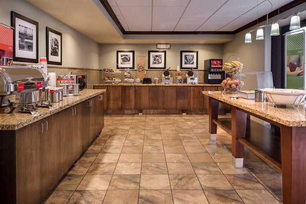 Images Hampton Inn & Suites Lincoln Northeast I-80