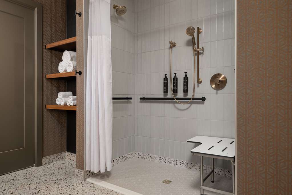 Guest room bath