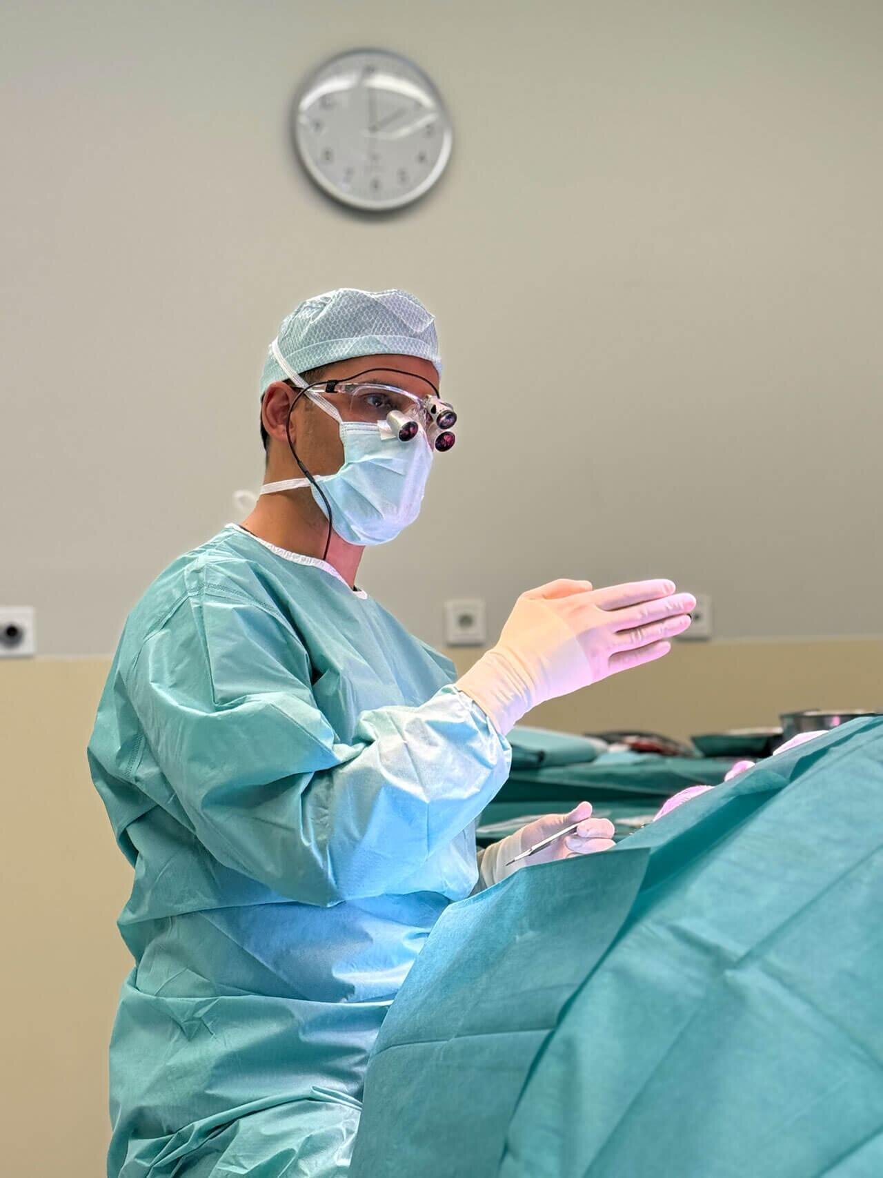 Bilder Dr. Nichlos - Plastische Chirurgie Frankfurt