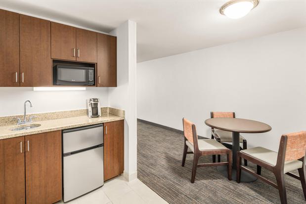 Images Holiday Inn Express & Suites Wilmington-Newark by IHG