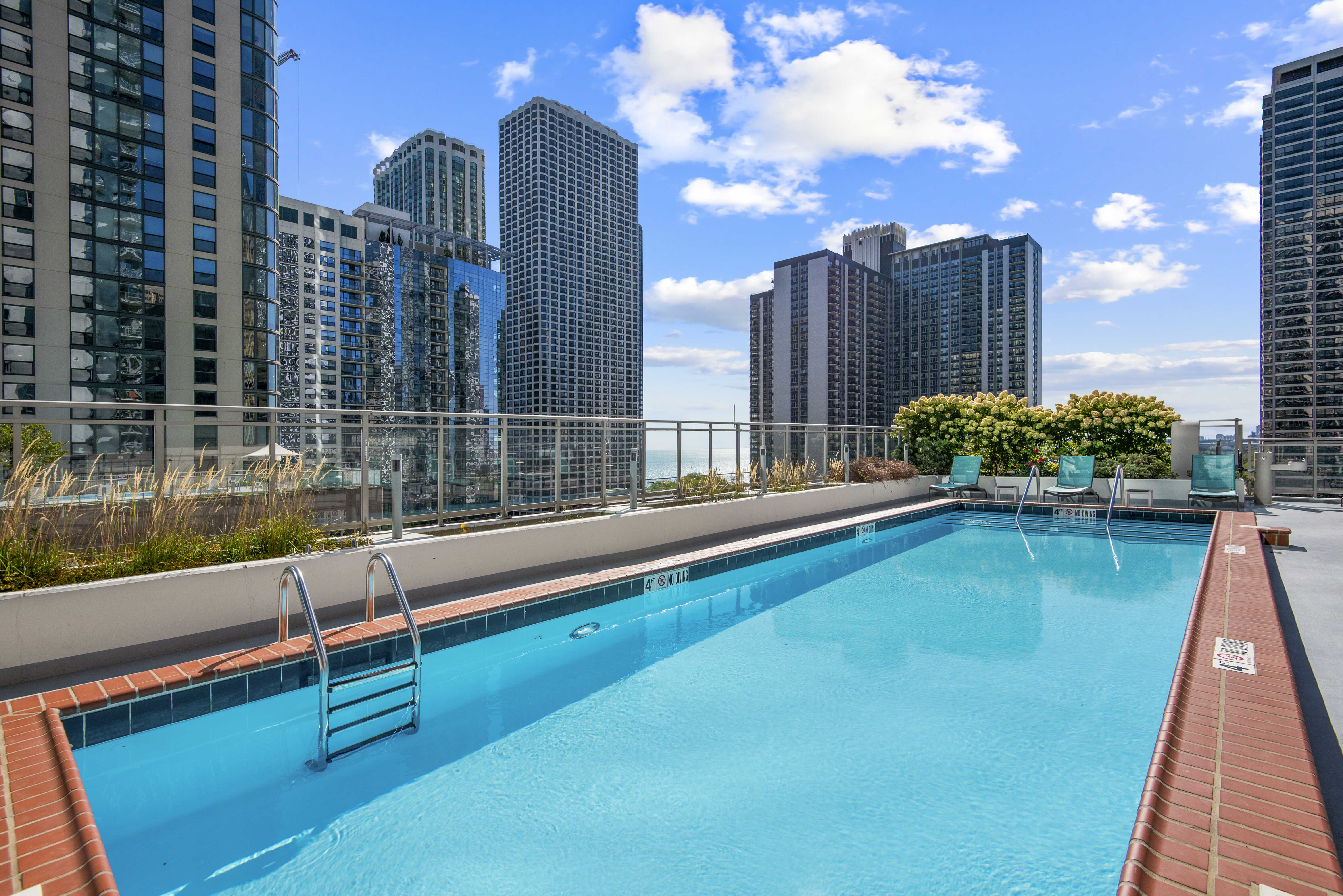 Shoreham & Tides Apartment Pool With View