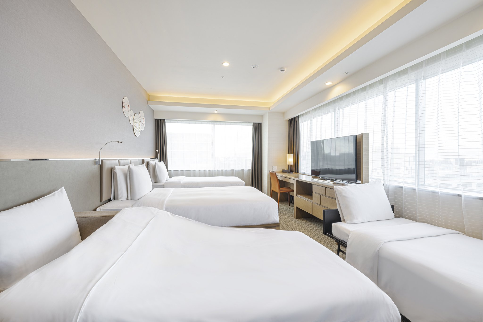 Images Holiday Inn & Suites Shin Osaka by IHG