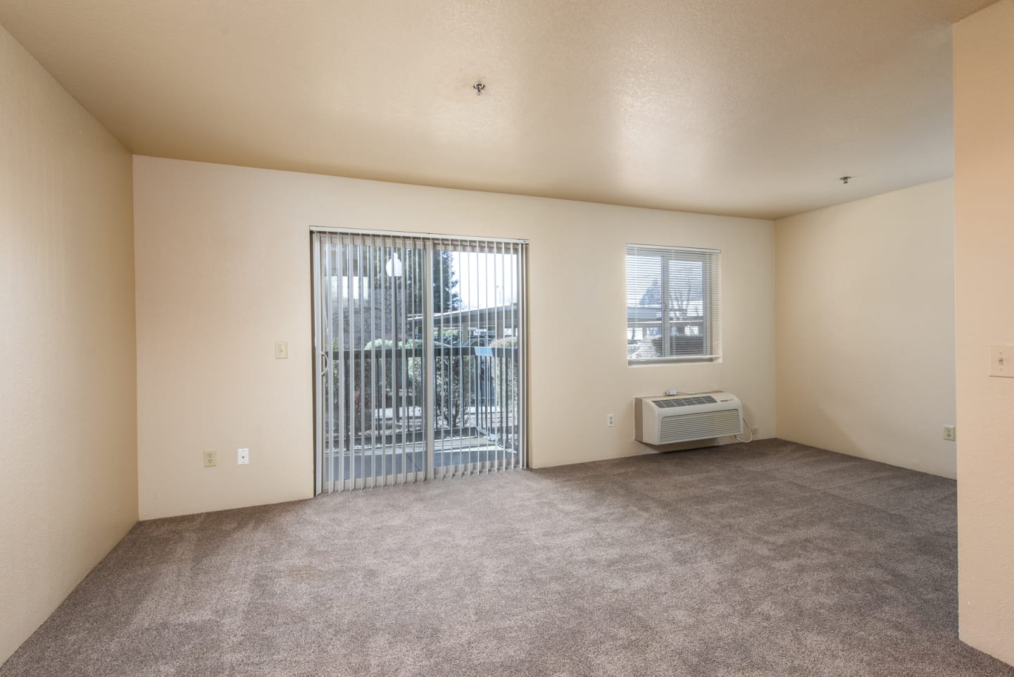 Living room at Altamont Apartments in Rohnert Park, CA 94928