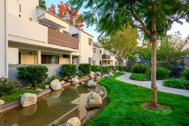 Images Sendero Huntington Beach