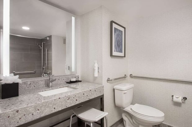 Images Embassy Suites by Hilton Minneapolis Airport