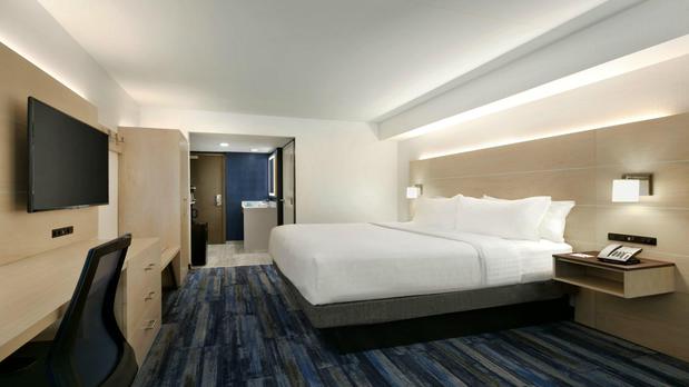 Images Holiday Inn Express Williamsbrg Busch Gardens Area by IHG