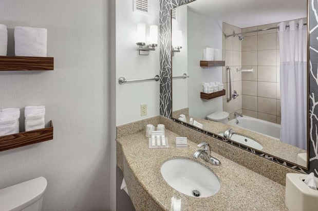 Images Hilton Garden Inn Lake Forest Mettawa