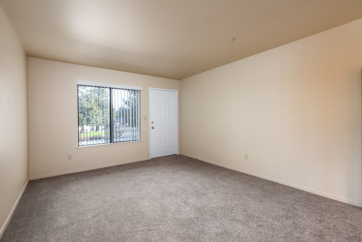 Living room at Manor Apartments in Rohnert Park, CA 94928