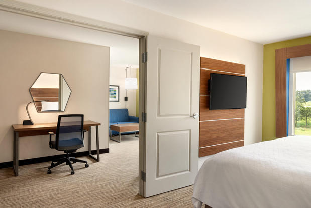 Images Holiday Inn Express & Suites Searcy, an IHG Hotel