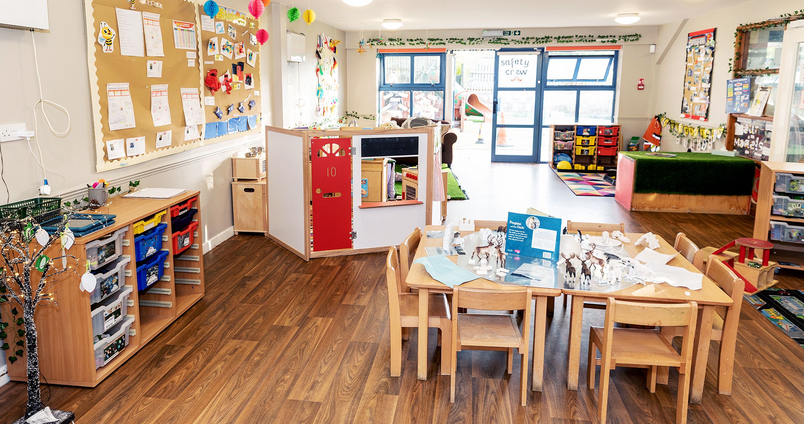 Images Busy Bees Nursery in Bedford