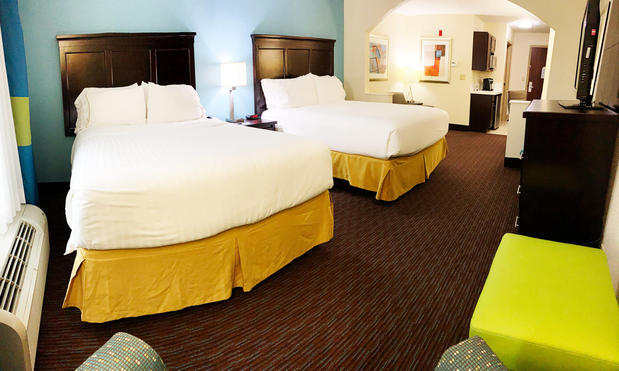 Images Holiday Inn Express & Suites Gainesville, an IHG Hotel